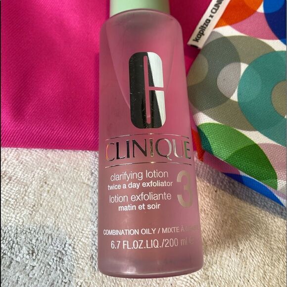 Clinique clarifying lotion 3, 6.7 once’s twice a day exfoliator with bag… - Picture 1 of 9